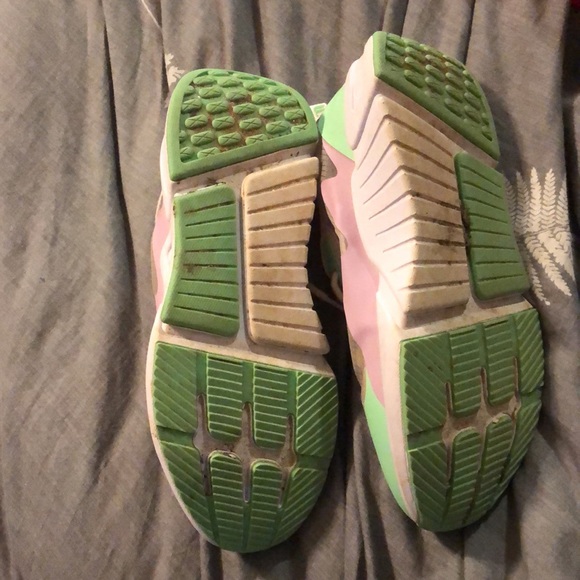 Fabletics Sneakers - Picture 3 of 3